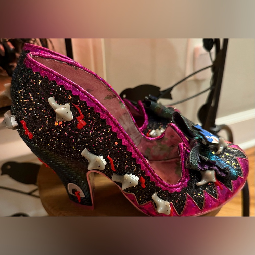Artisan Custom OOAK Statement Heel in Shark Theme, US Size 8 - Picture 8 of 15
